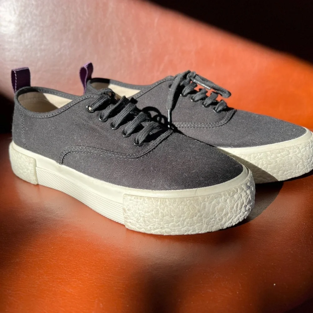 Shoe - Picture 2 of 10